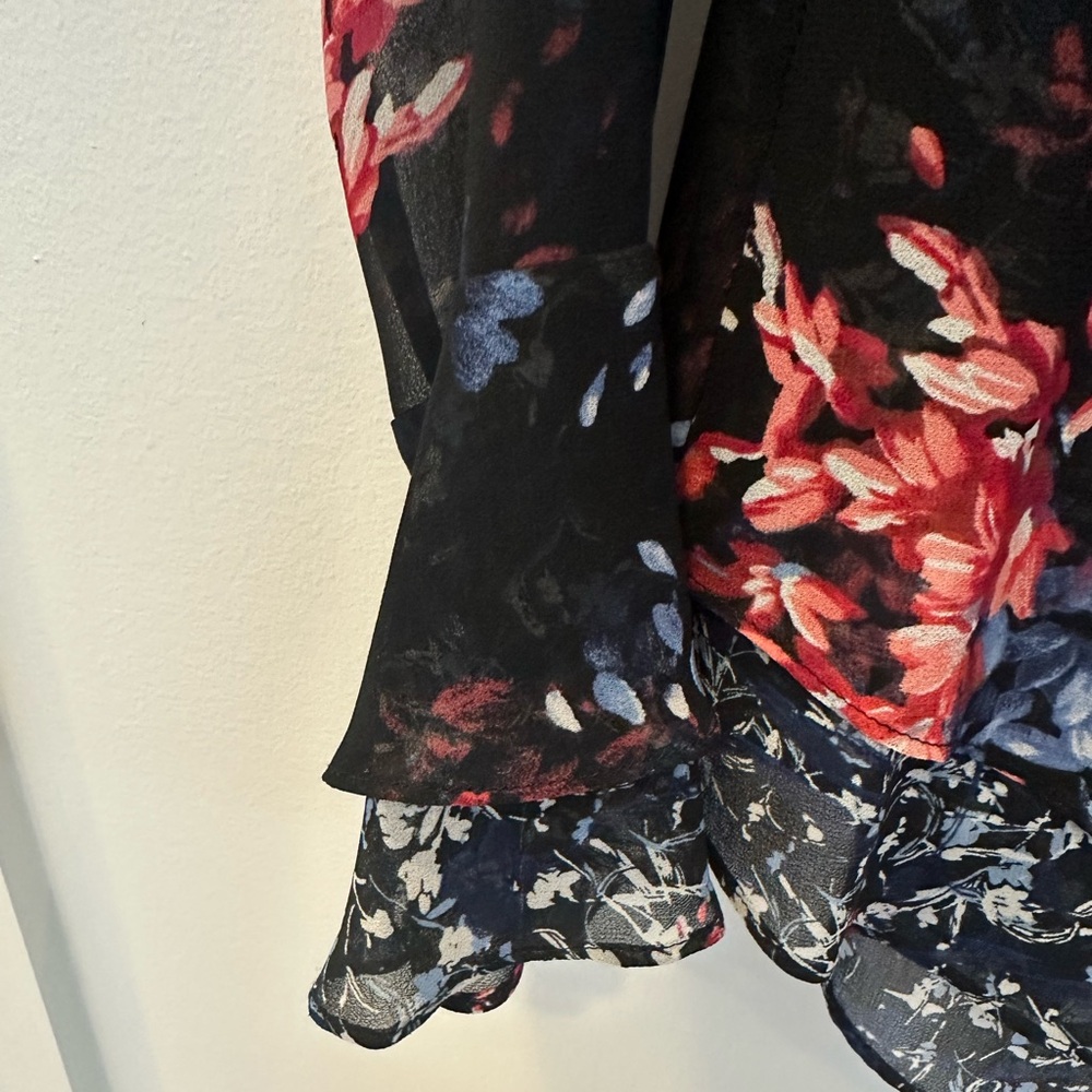 White House Black Market Black/Red Floral Blouse size 2 - Picture 3 of 8
